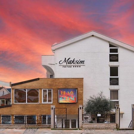 הרצג-נובי Hotel Maksim מראה חיצוני תמונה