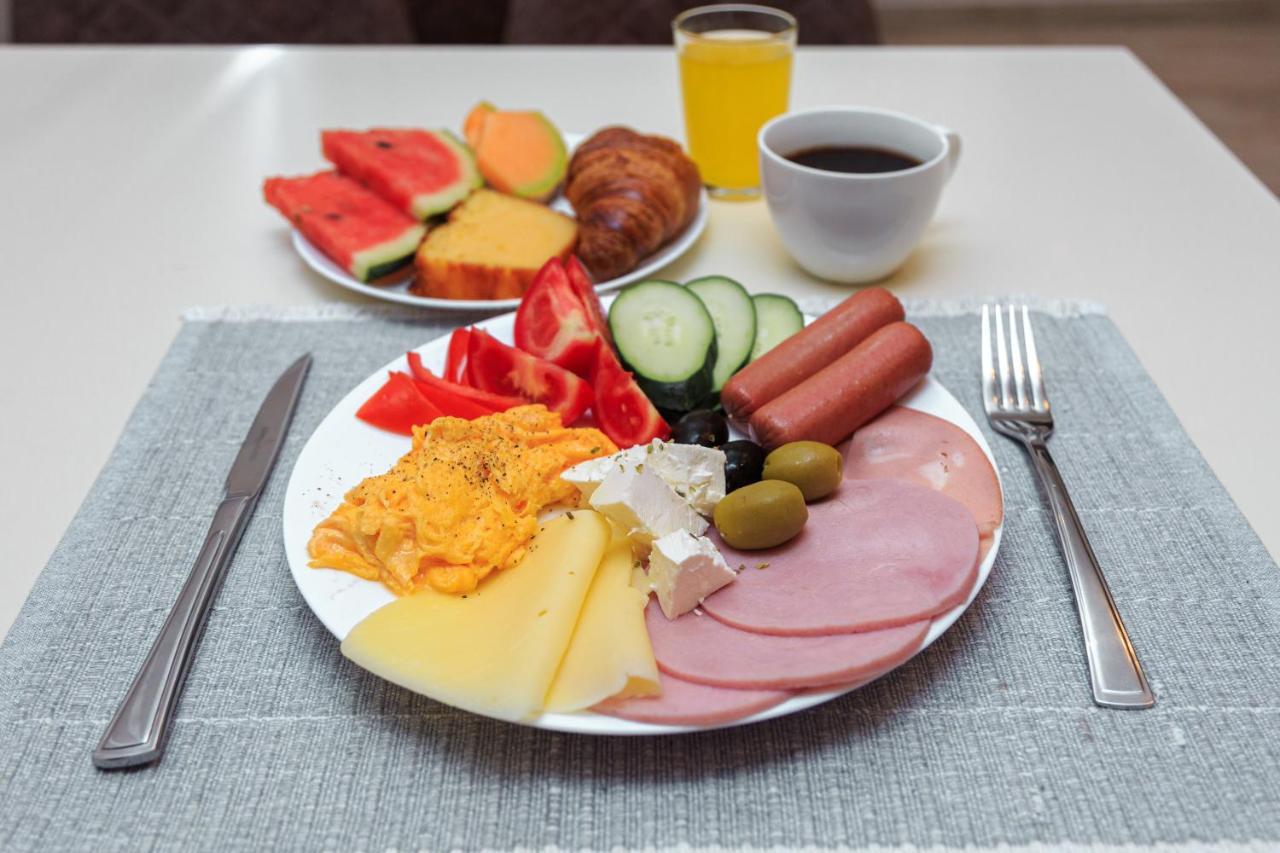 הרצג-נובי Hotel Maksim מראה חיצוני תמונה