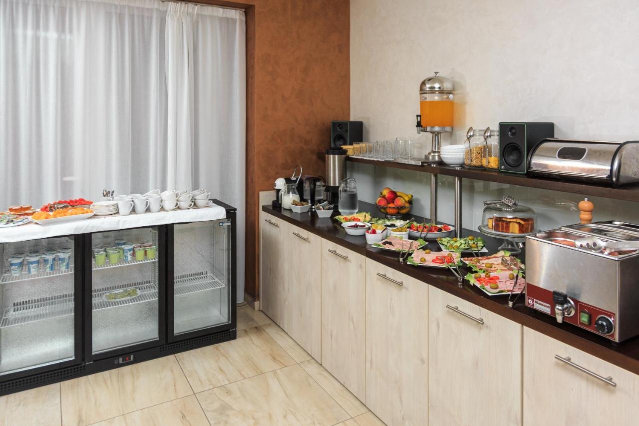 הרצג-נובי Hotel Maksim מראה חיצוני תמונה