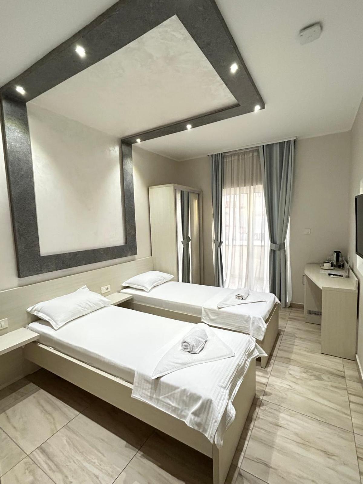 הרצג-נובי Hotel Maksim מראה חיצוני תמונה