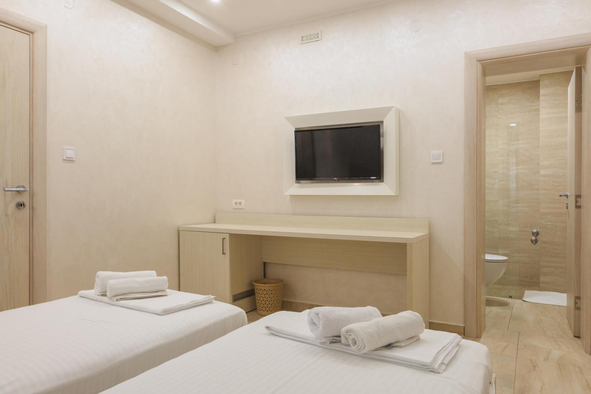 הרצג-נובי Hotel Maksim מראה חיצוני תמונה