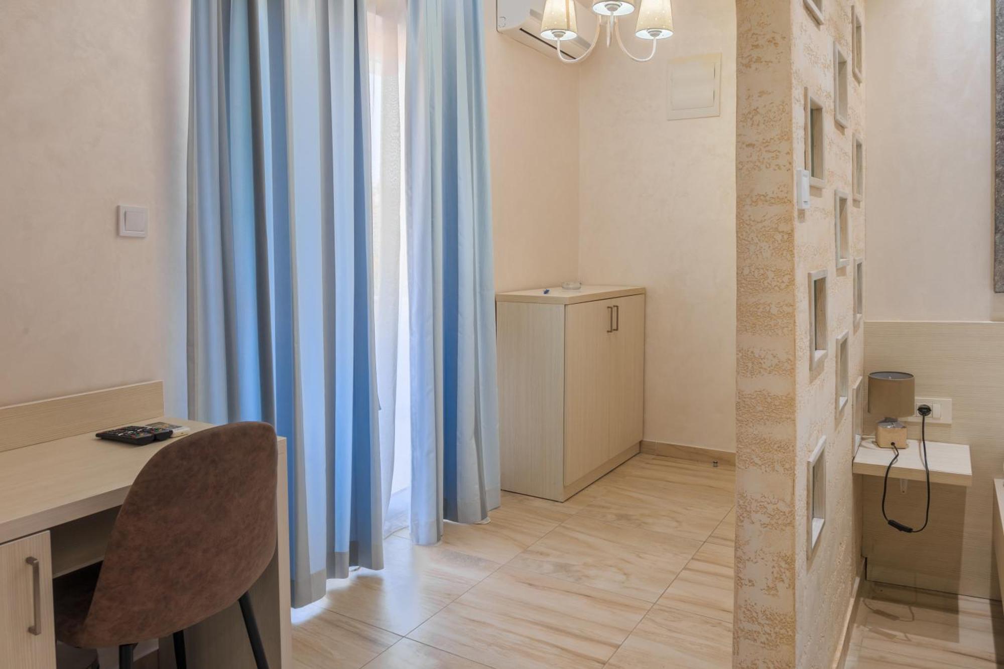 הרצג-נובי Hotel Maksim מראה חיצוני תמונה