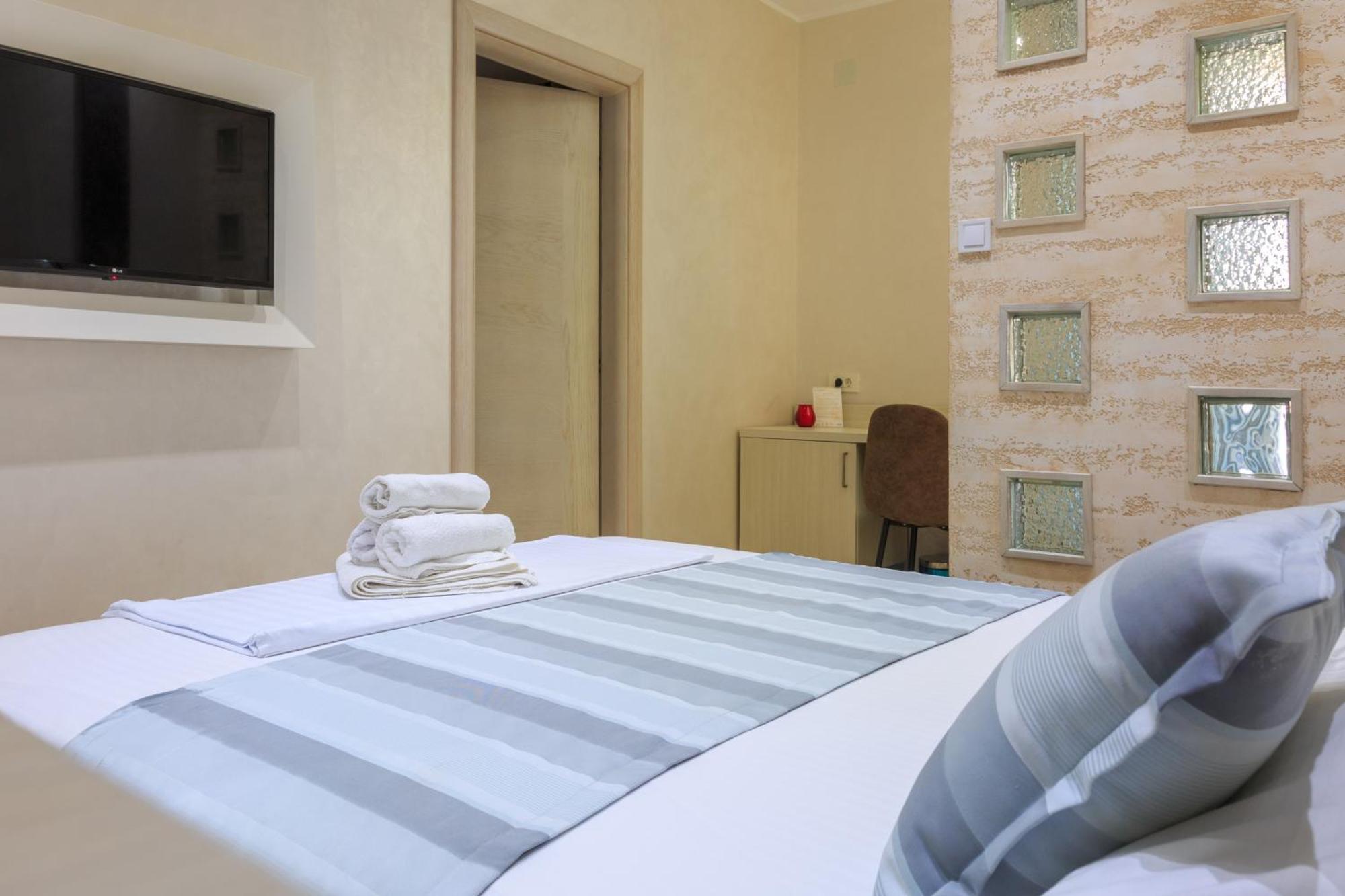 הרצג-נובי Hotel Maksim מראה חיצוני תמונה