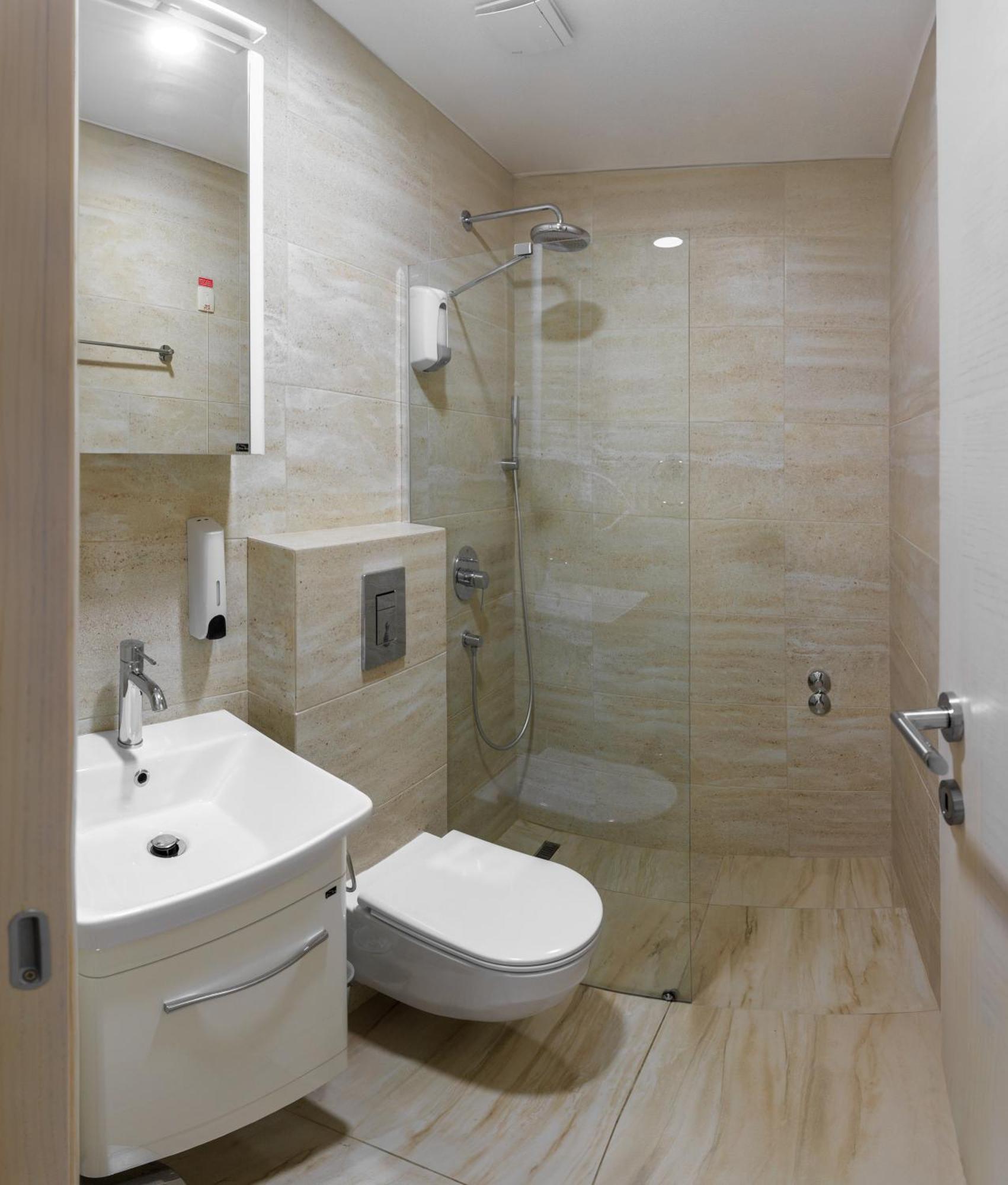 הרצג-נובי Hotel Maksim מראה חיצוני תמונה
