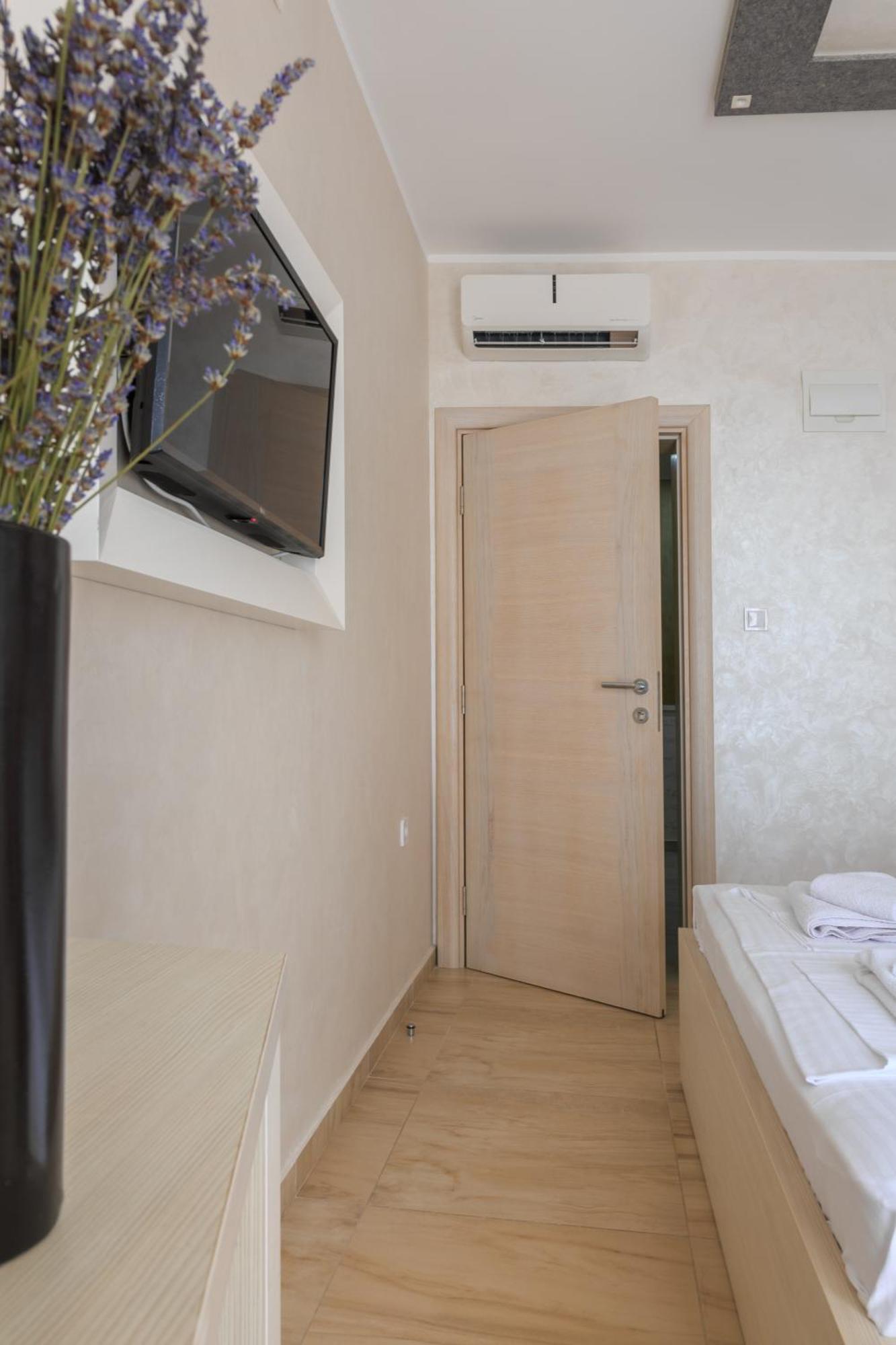 הרצג-נובי Hotel Maksim מראה חיצוני תמונה
