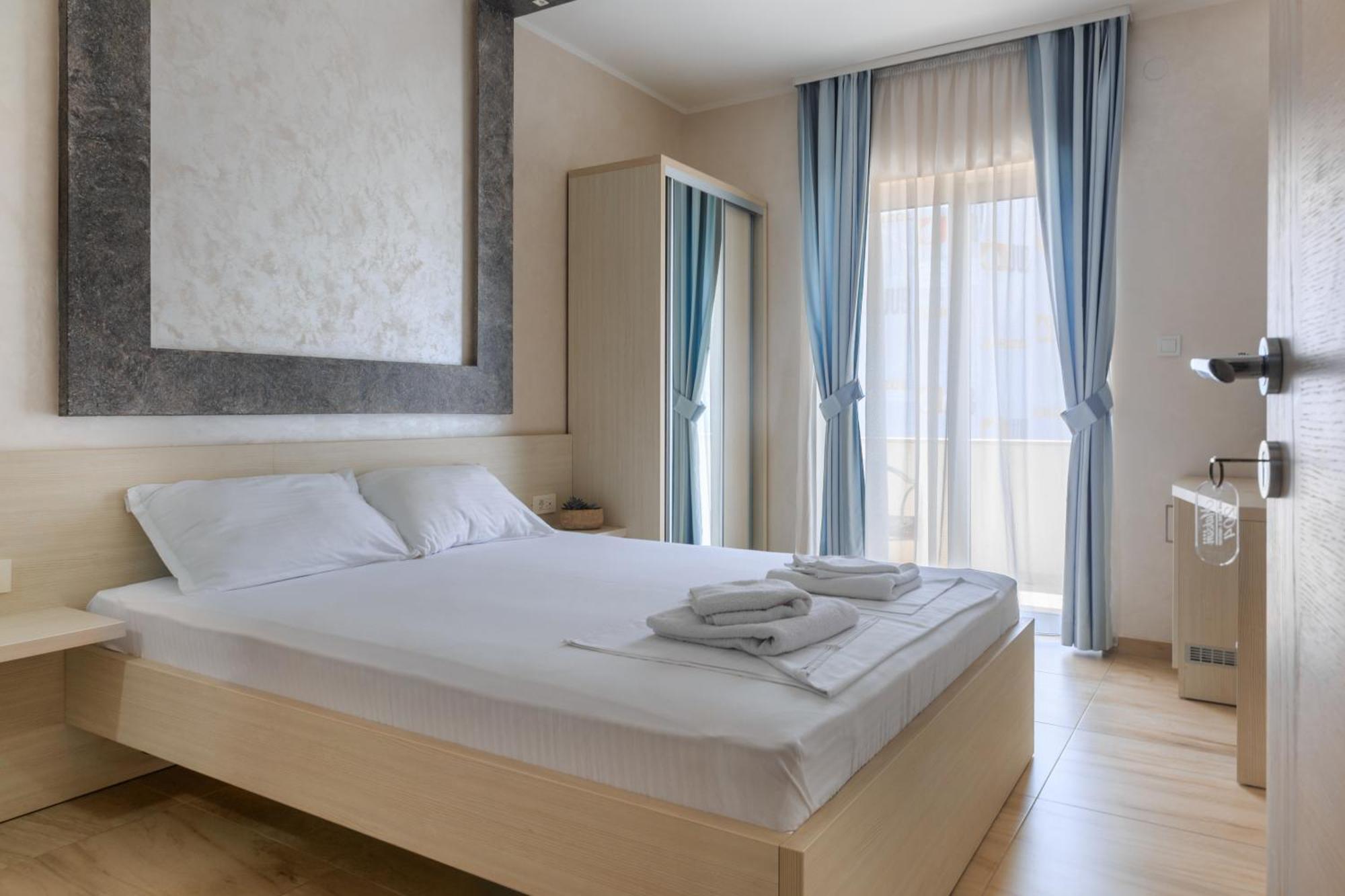הרצג-נובי Hotel Maksim מראה חיצוני תמונה