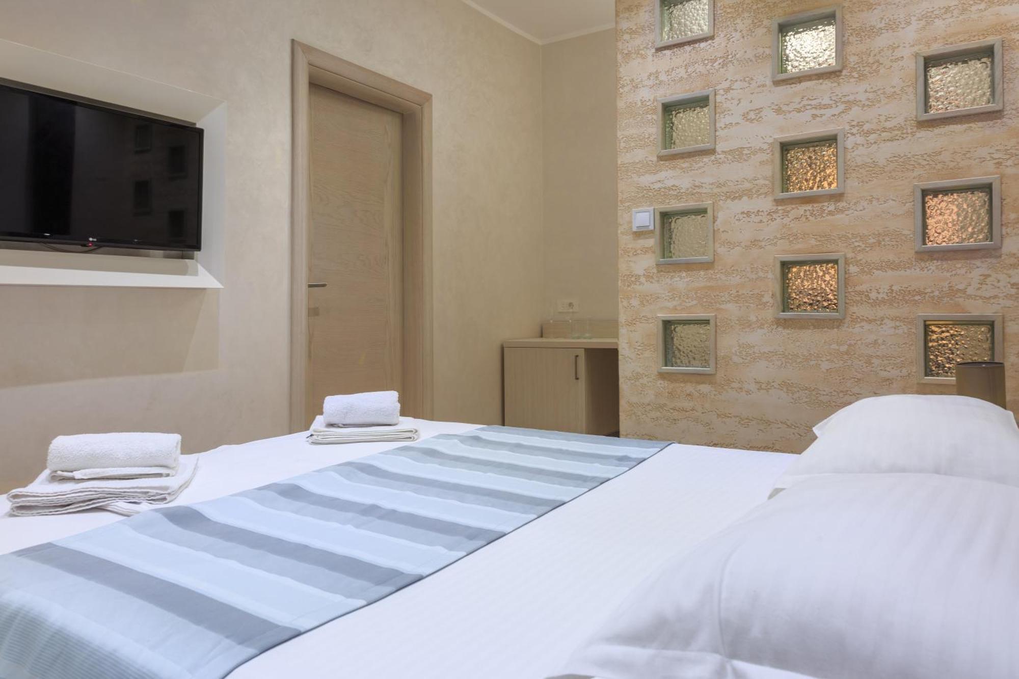 הרצג-נובי Hotel Maksim מראה חיצוני תמונה