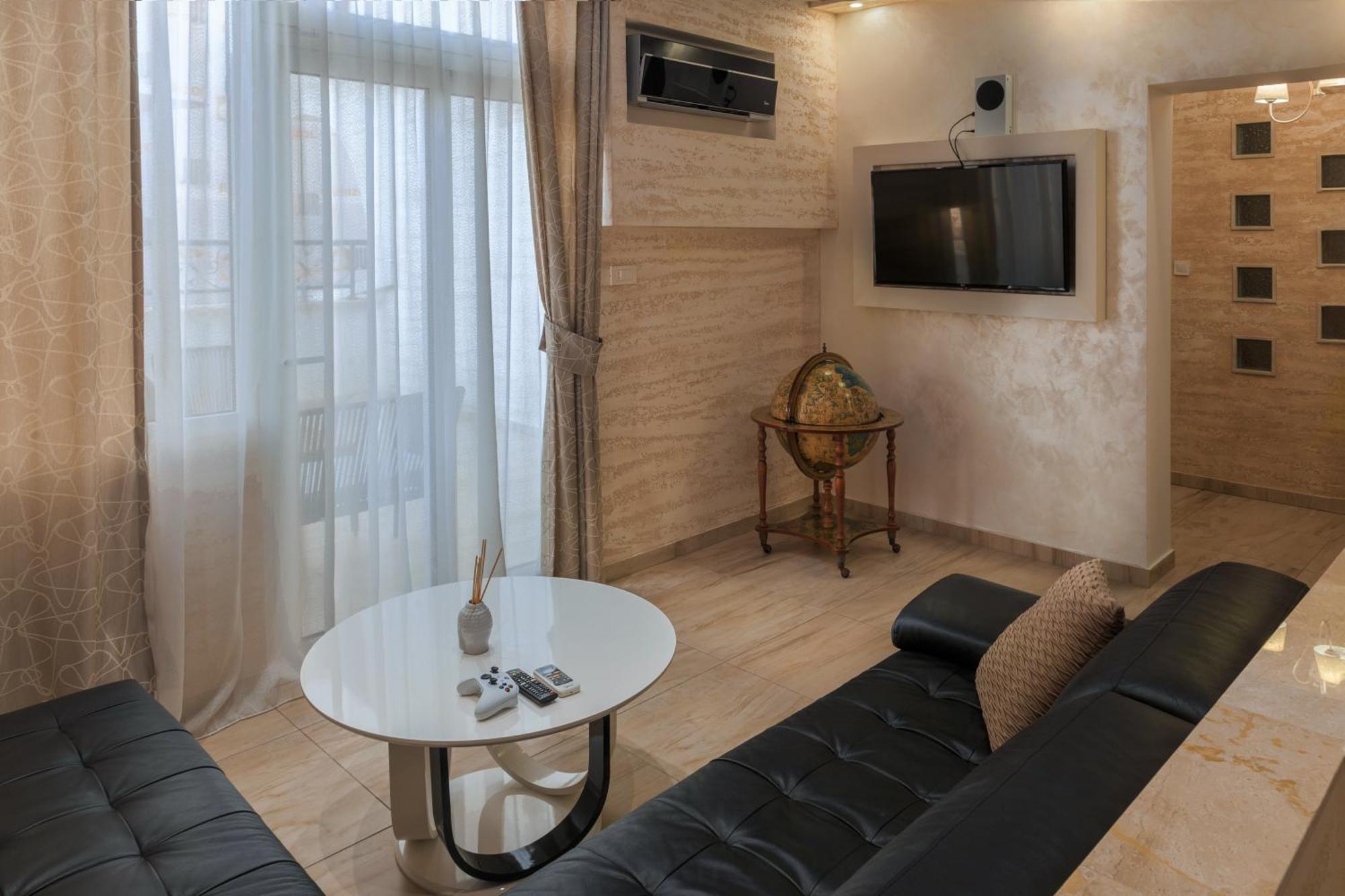 הרצג-נובי Hotel Maksim מראה חיצוני תמונה