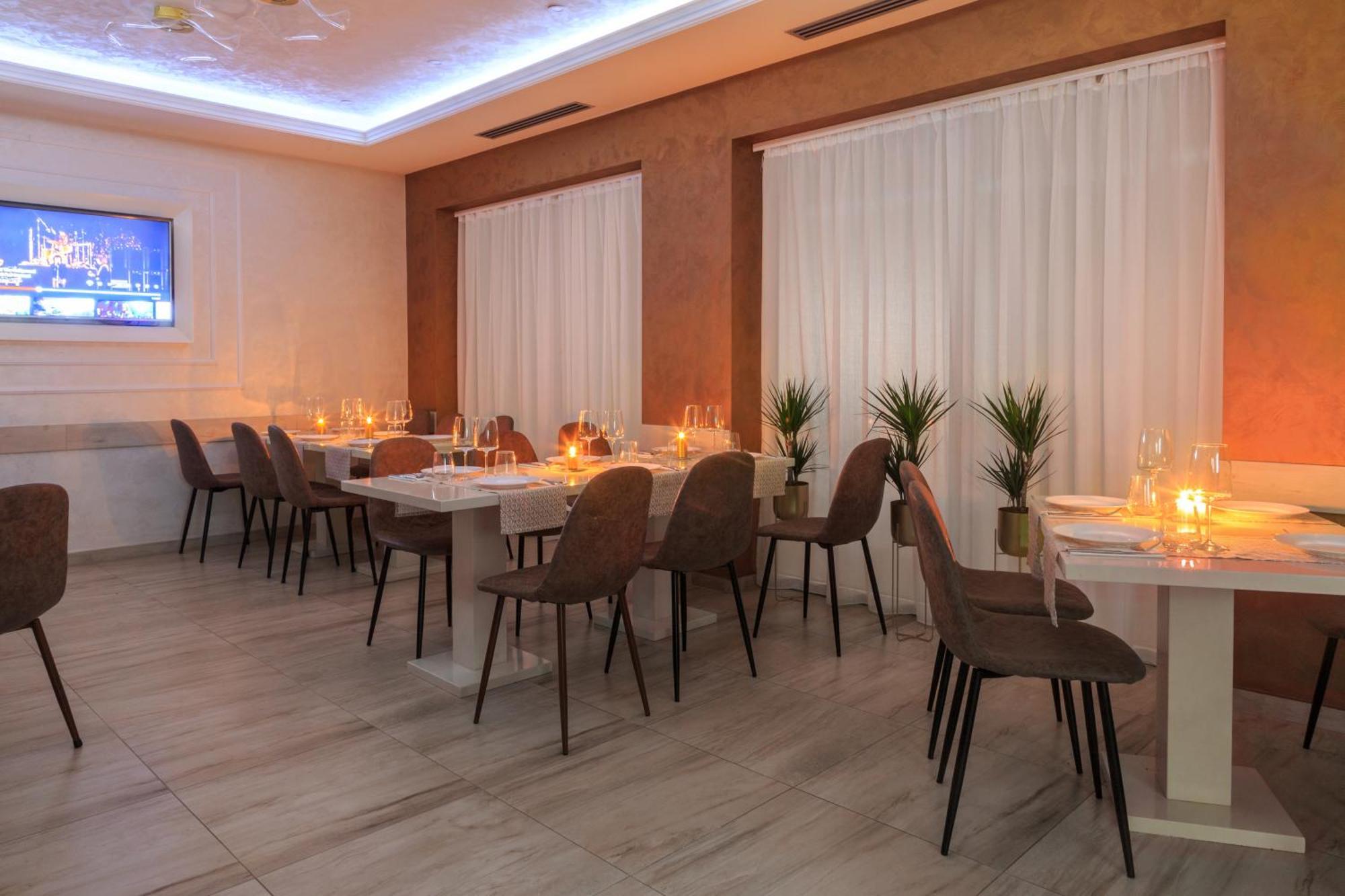 הרצג-נובי Hotel Maksim מראה חיצוני תמונה