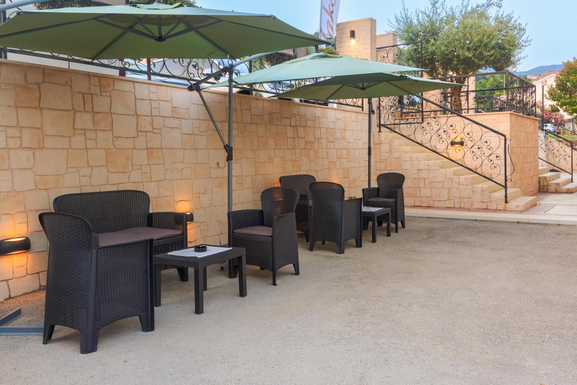 הרצג-נובי Hotel Maksim מראה חיצוני תמונה