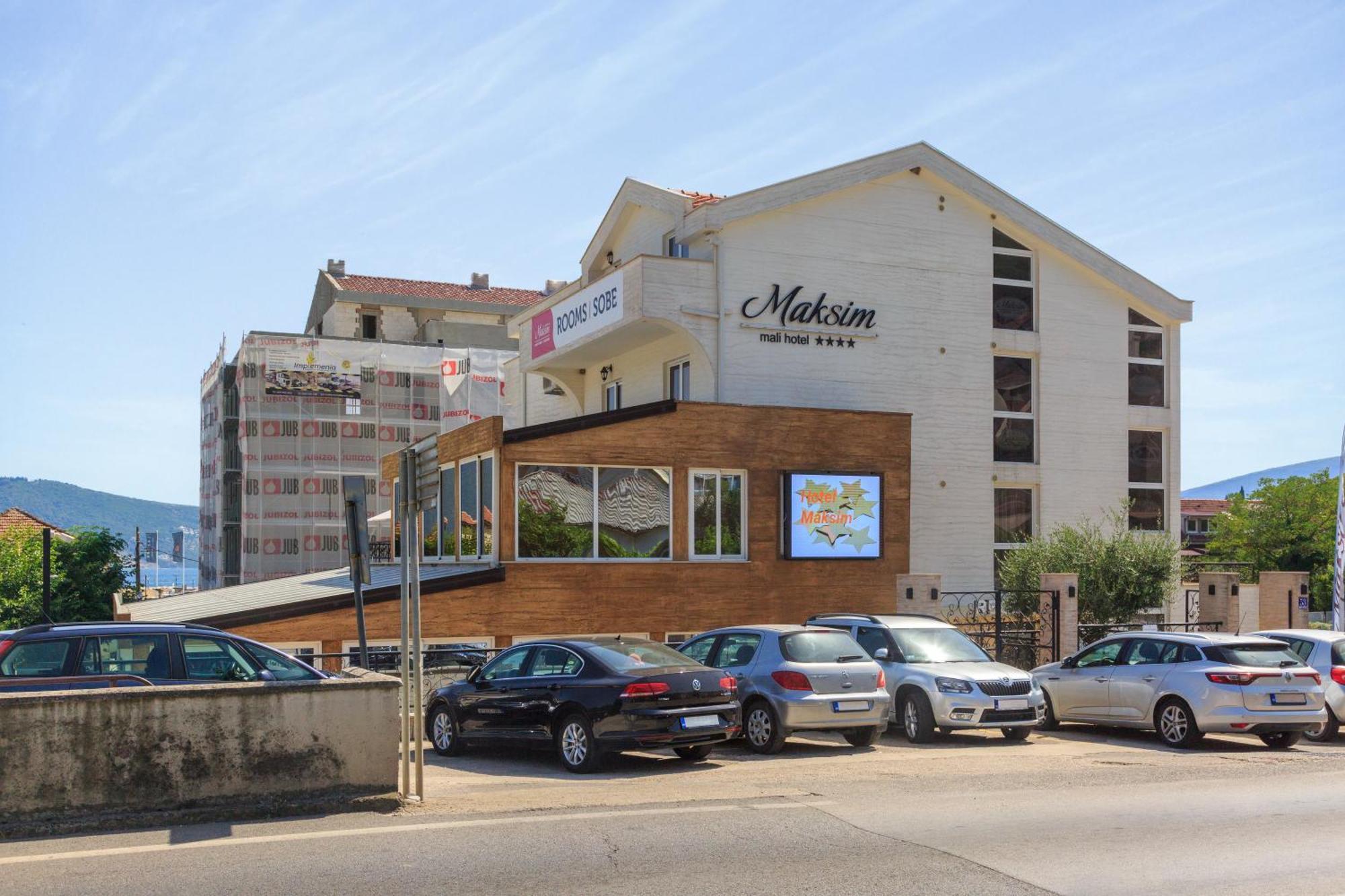 הרצג-נובי Hotel Maksim מראה חיצוני תמונה