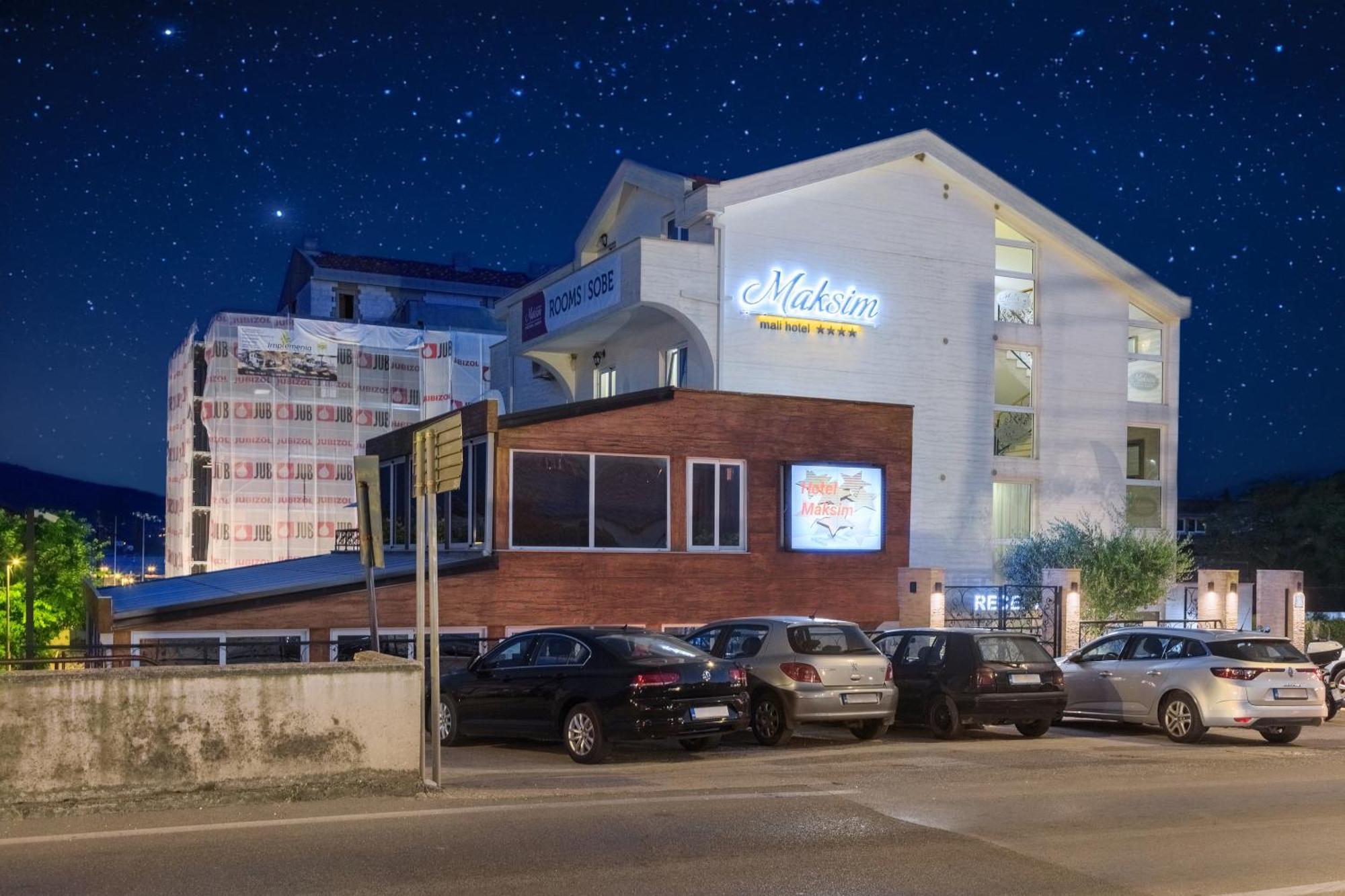 הרצג-נובי Hotel Maksim מראה חיצוני תמונה